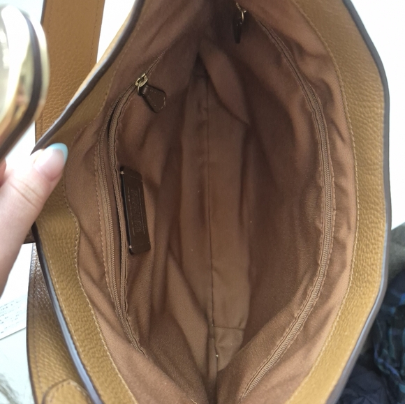 Coach Amber Saddle Brown Leather Hobo Shoulder Bag with Gold Accents - Picture 9 of 10